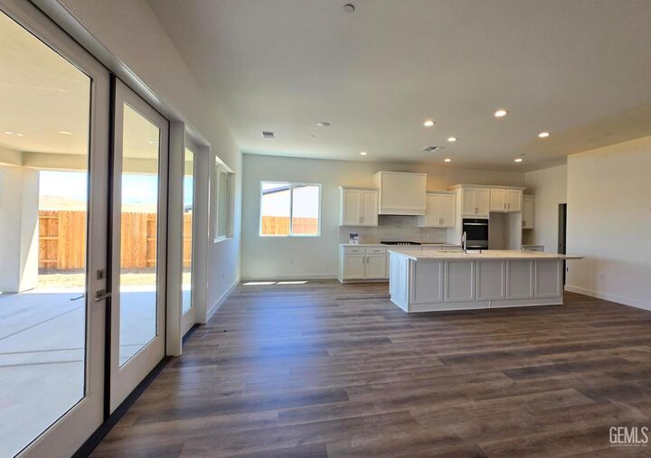 Property Photo: 11916 Pendulum Drive CA 93306