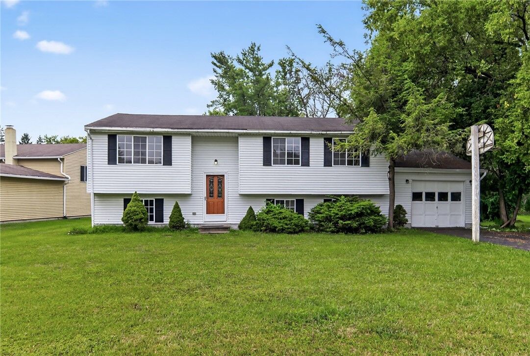 Property Photo:  10 Greystone Drive  NY 13053 