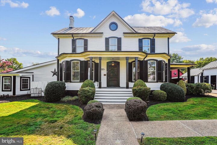 Property Photo:  20857 Ashburn Road  VA 20147 