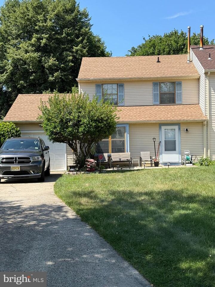 Property Photo:  31 Hewitt Lane  NJ 08081 