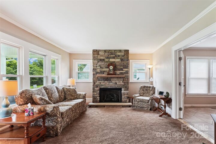 Property Photo:  608 E Maple Avenue  NC 28054 