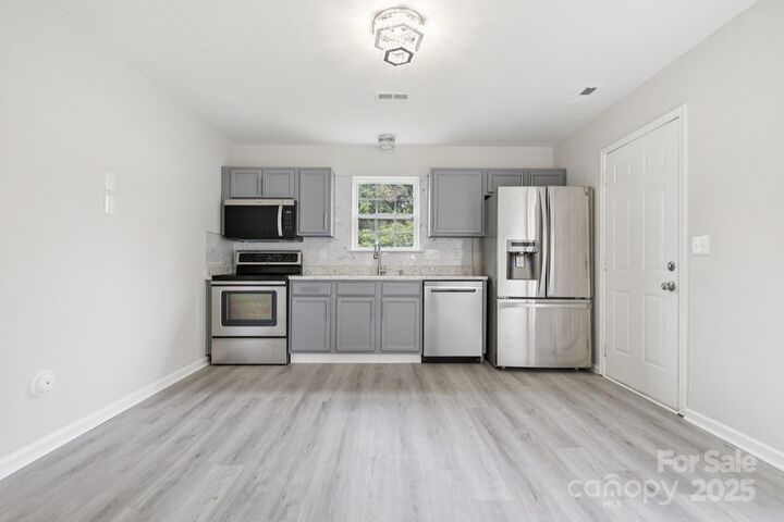 Property Photo: 609 Billingsley Road NC 28211