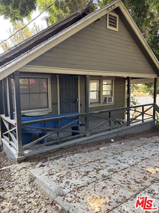 Property Photo:  1616 Mohawk St  CA 90026 