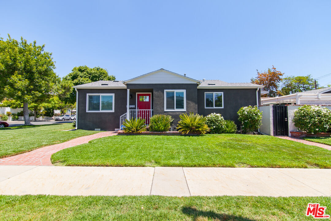 Property Photo:  3920 W Clark Ave  CA 91505 