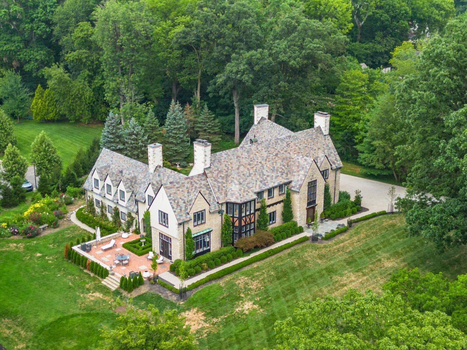 Property Photo: 189 N Parkview Avenue OH 43209