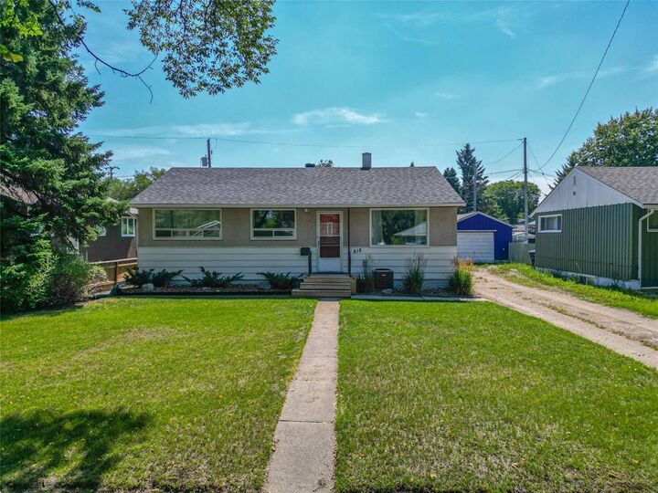 818 Louise Avenue East  Brandon MB R7A 1X7 photo