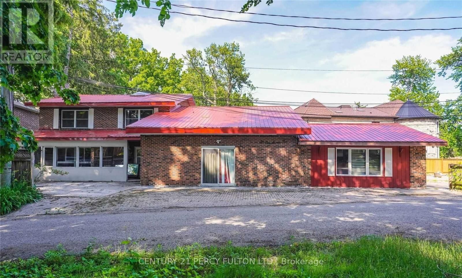 Property Photo: 6172 Kingston Road Apt 1 ON M1C 1K9