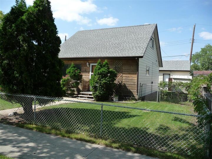 Property Photo:  753 Walker Avenue  MB R3L 1C7 