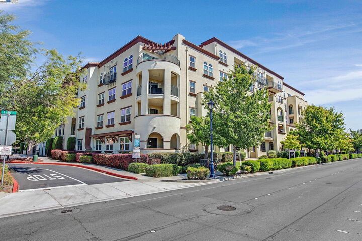 Property Photo: 800 S Abel St 303 CA 95035