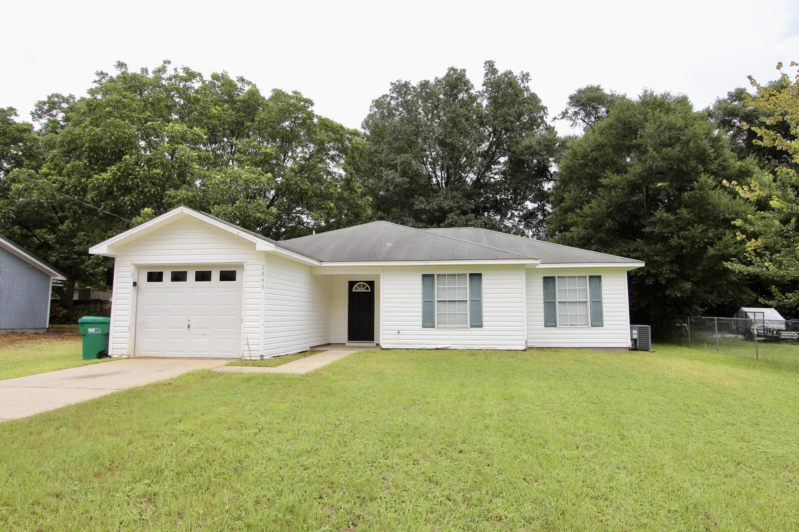 Property Photo: 2895 Pansy Avenue FL 32539