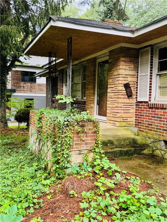 Property Photo:  2284 Ferndale Drive  GA 30030 
