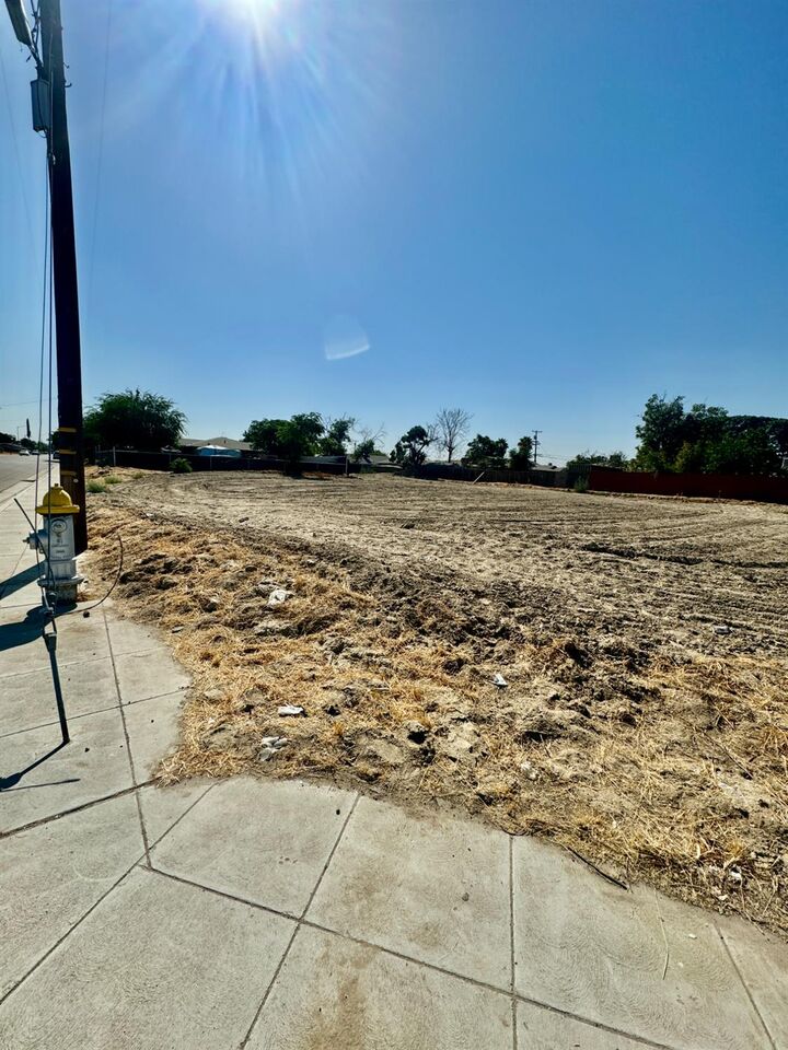Property Photo:  385 W Almy Avenue  CA 93706 
