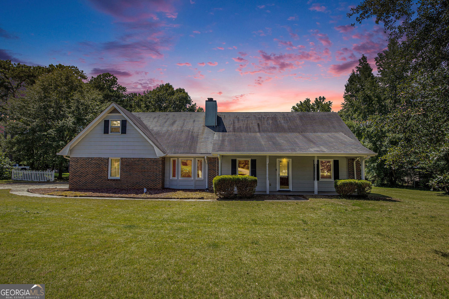 Property Photo:  223 Chateau Drive  GA 30214 