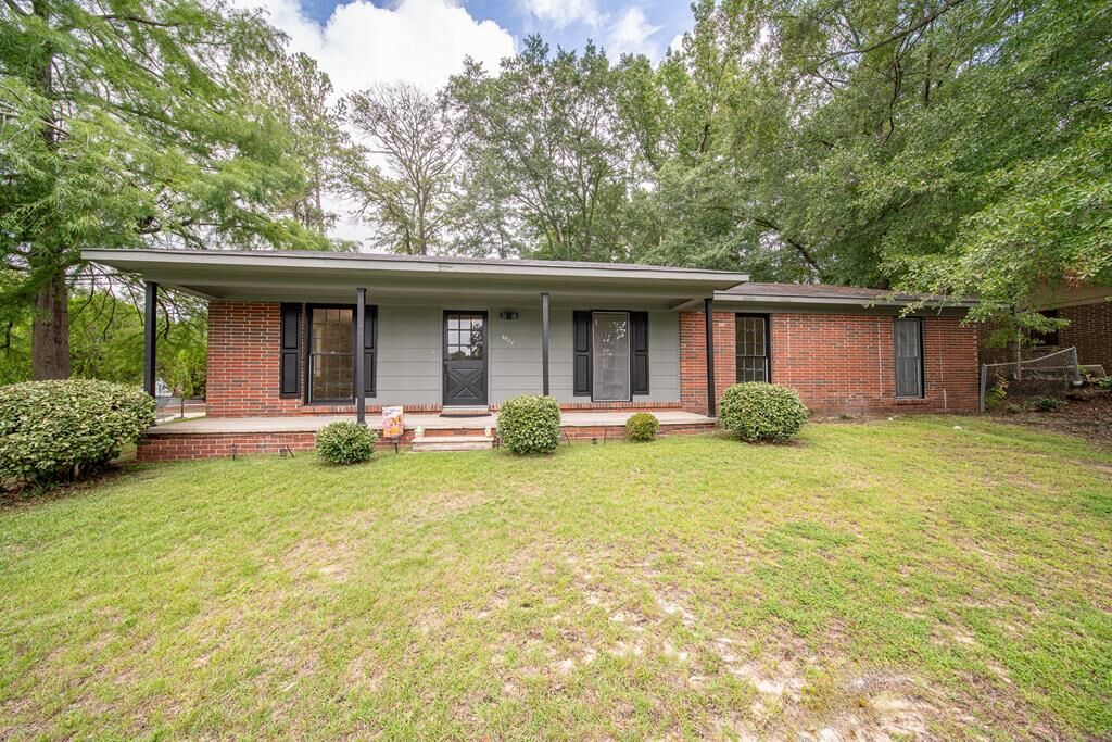 Property Photo: 5833 Gleneden Drive GA 31907