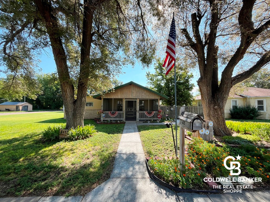 Property Photo: 410 N College Street KS 67871