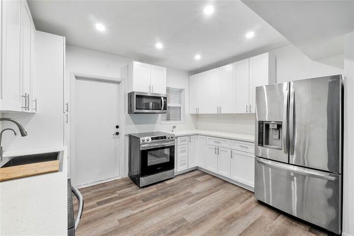 Property Photo: 6751 Cypress Rd 204 FL 33317