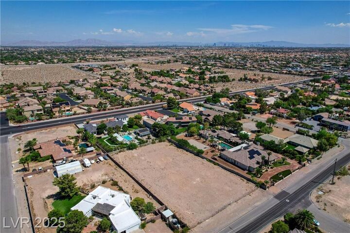 Property Photo: 4670 North Chieftain Street NV 89129