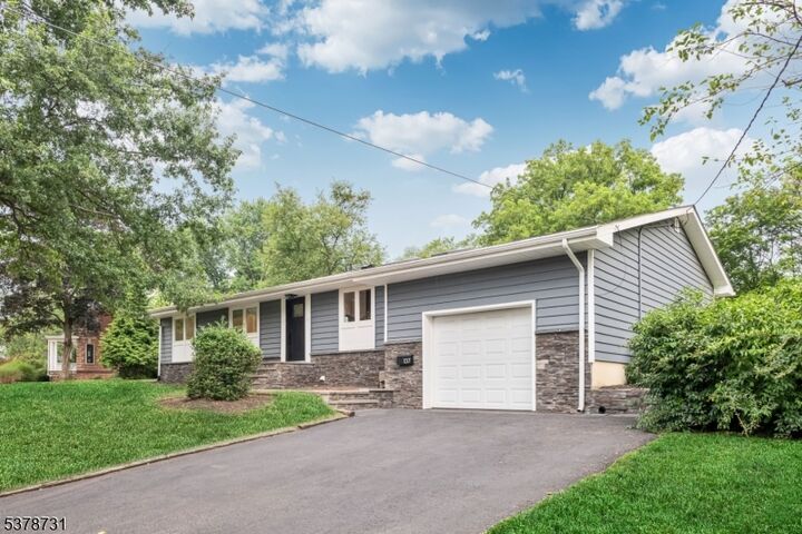 Property Photo:  137 Elmwood Pl  NJ 07481 