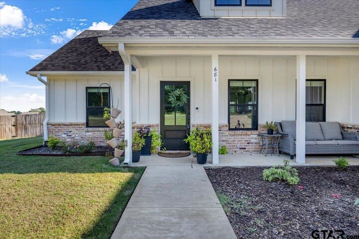 Property Photo: 681 Peavine Road TX 75662