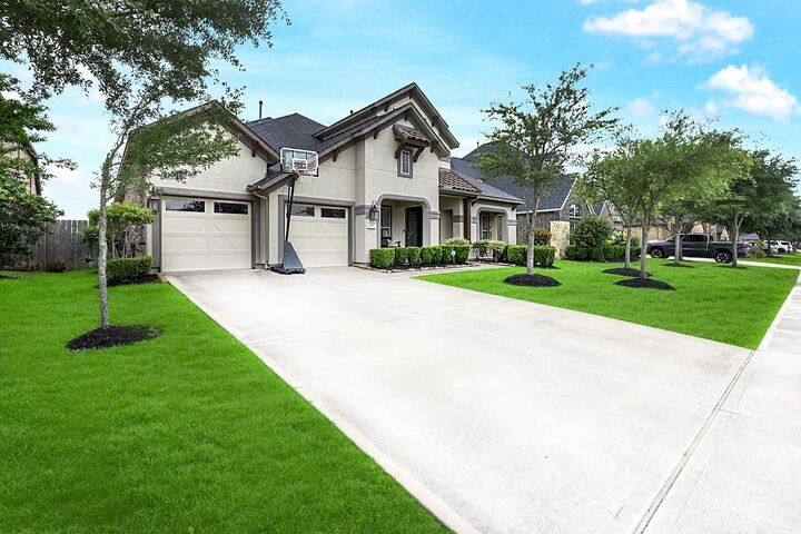 Property Photo:  2502 Crossvine Drive  TX 77494 
