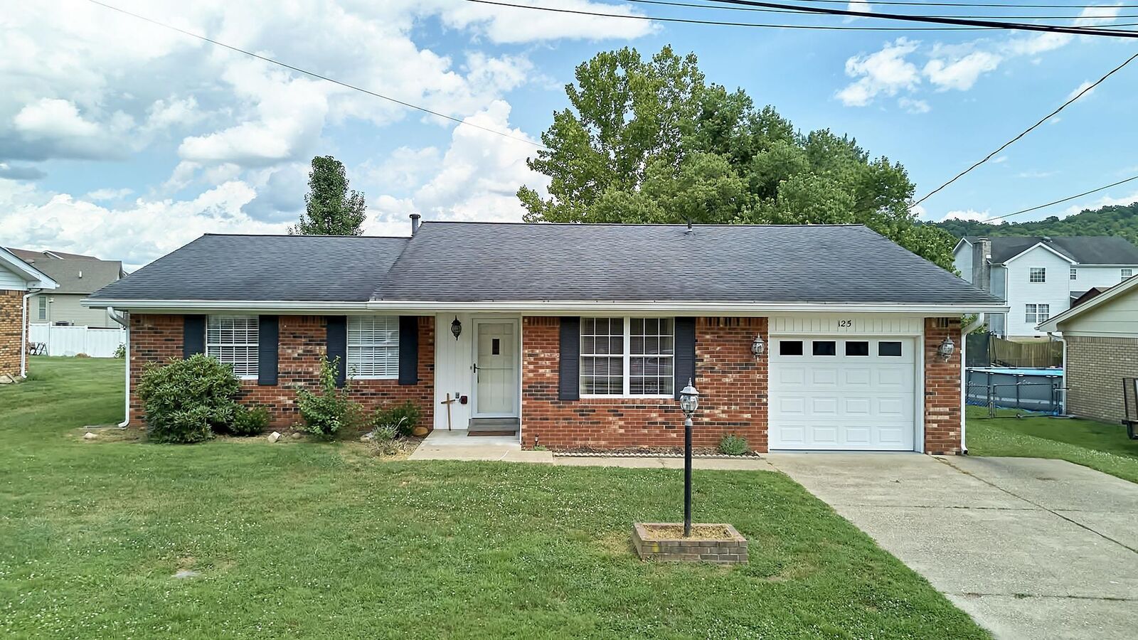 Property Photo: 125 Woodland Forest WY 25213