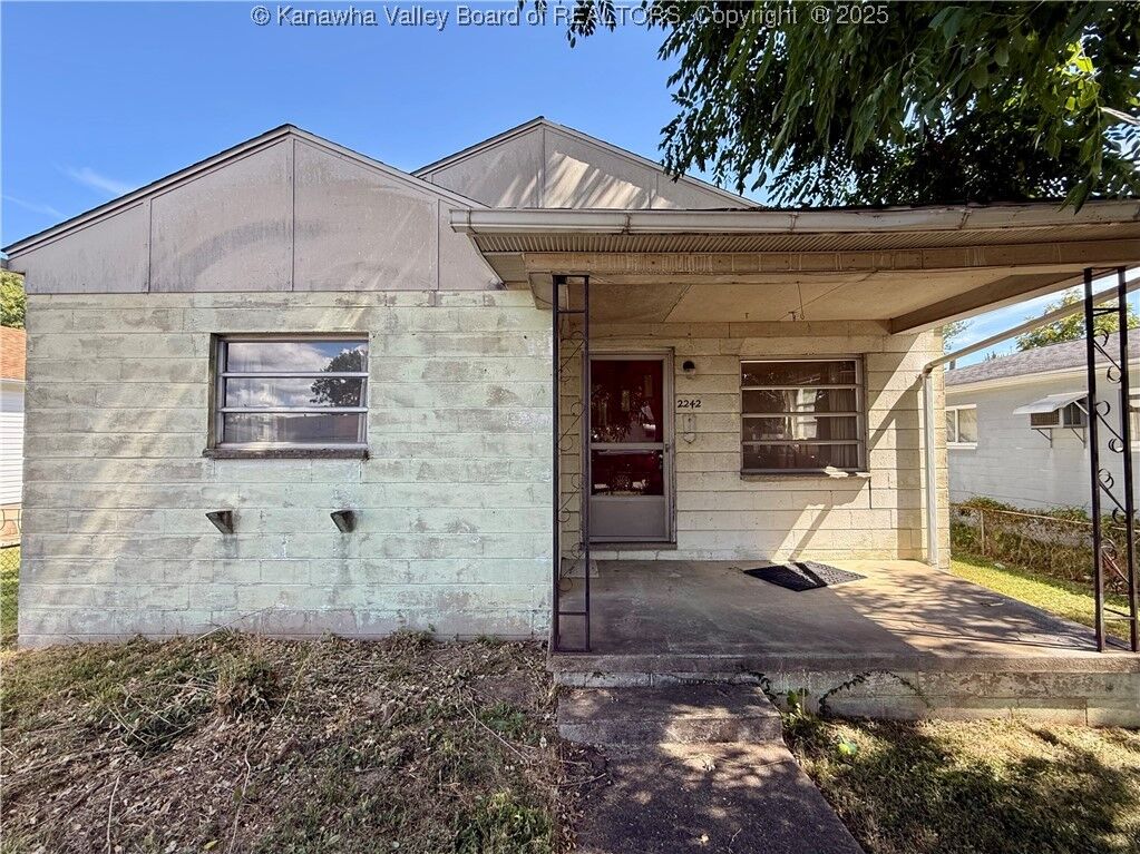 Property Photo: 2242 Harrison Avenue WV 25177