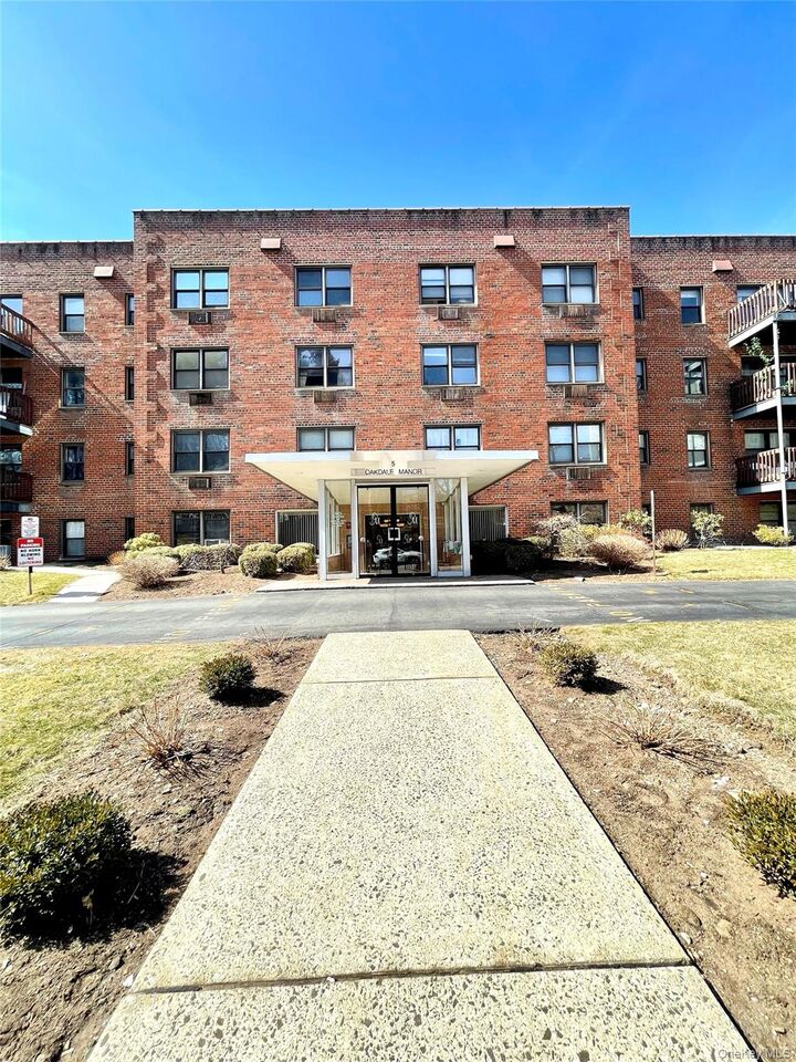 Property Photo:  5 Oakdale Manor B18  NY 10901 