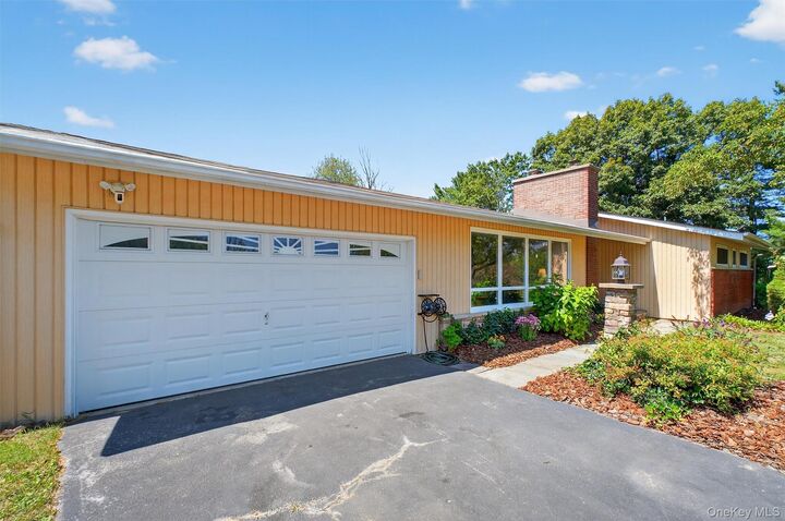 Property Photo:  14 High Point Drive  NY 12603 