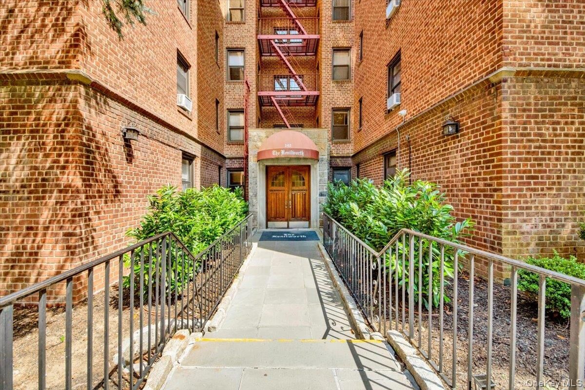 Property Photo:  142 Garth Road Te  NY 10583 