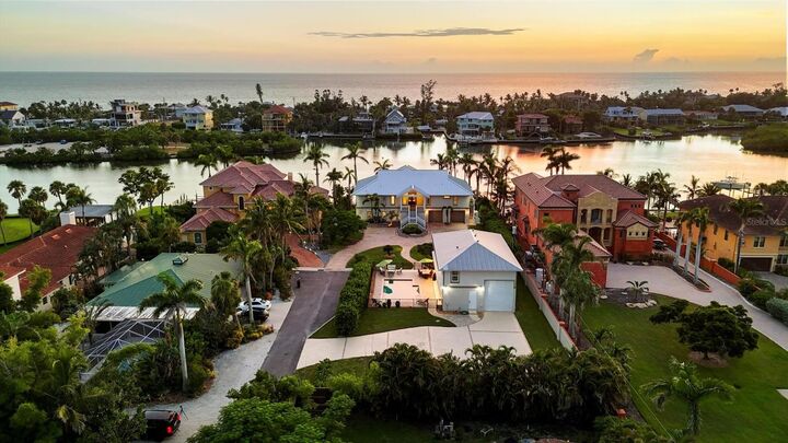 Property Photo:  559 Bob Hope Drive  FL 34275 