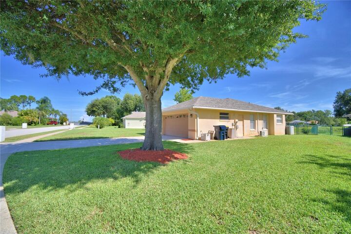 Property Photo: 111 Waterview Circle FL 33823