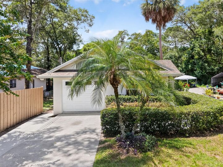 Property Photo:  31319 Chevy Chase Drive  FL 32776 