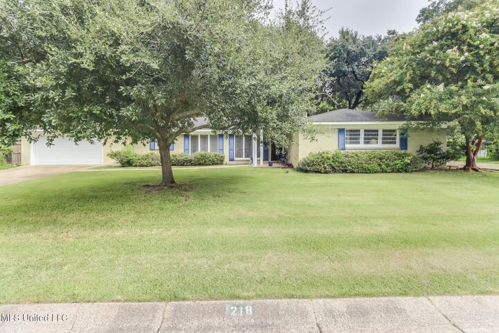 Property Photo:  218 Pinewood Circle  MS 39507 