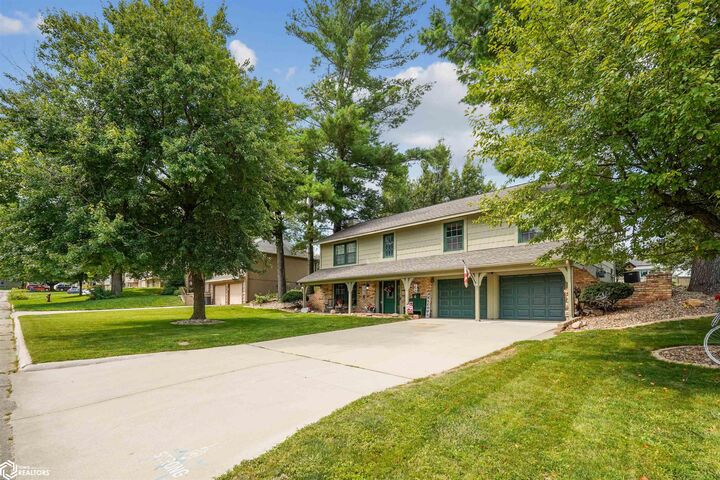 Property Photo: 404 Friendly Drive IA 50158