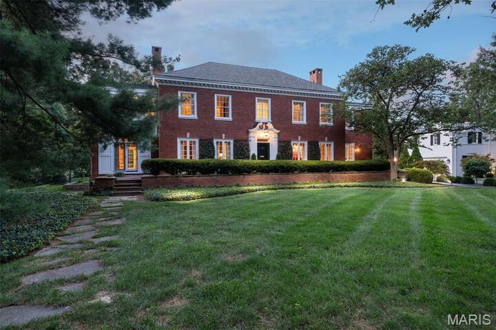 Property Photo:  10 Fair Oaks Drive  MO 63124 