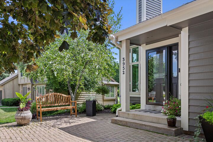 Property Photo:  3952 S Victoria Cir  WI 53151 