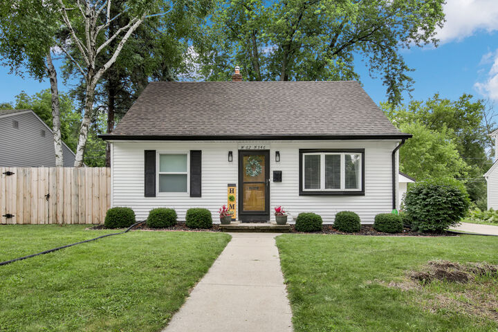 W62n346 Hanover Ave  Cedarburg WI 53012 photo
