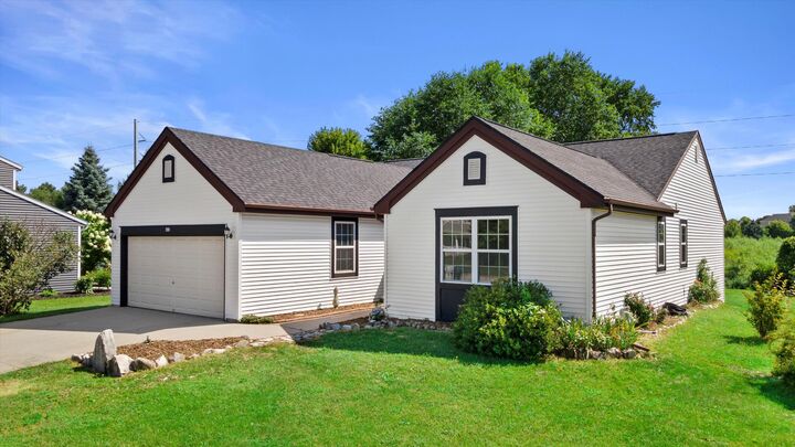 Property Photo:  205 Shore Cir  WI 53066 