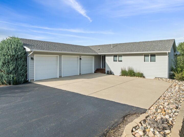 2700 63rd St NW  Minot ND 58703 photo