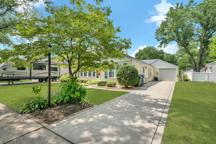 Property Photo: 9220 S 49th Avenue IL 60453