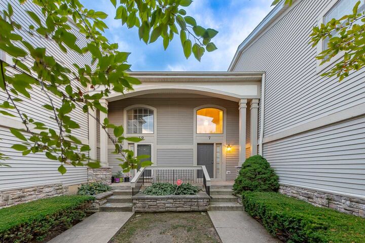 Property Photo: 7 E Orchard Lane IL 60067
