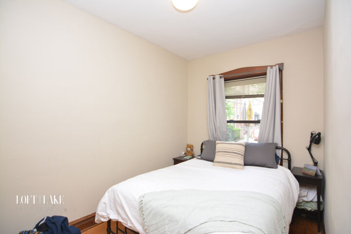Property Photo:  1611 W Grace Street 2  IL 60613 