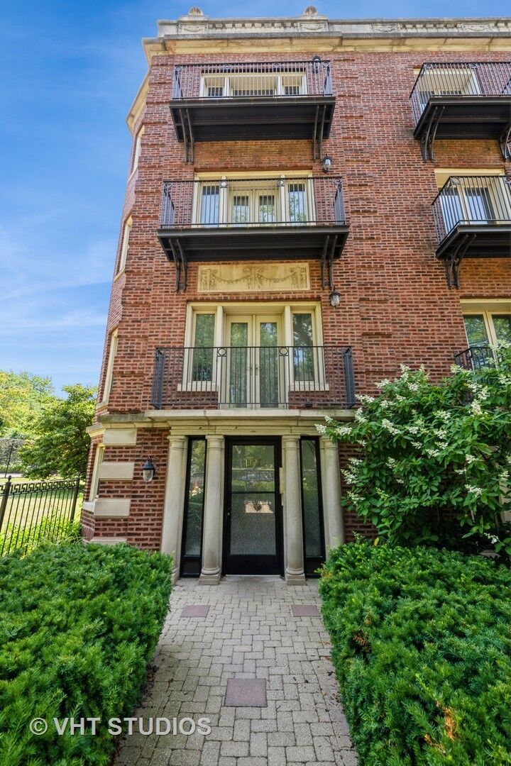 Property Photo:  1125 W Farwell Avenue B2  IL 60626 