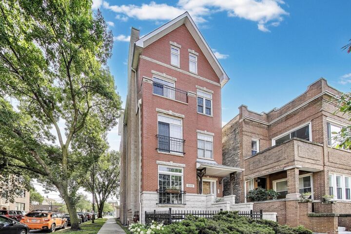Property Photo: 5125 N Ashland Avenue 3 IL 60640