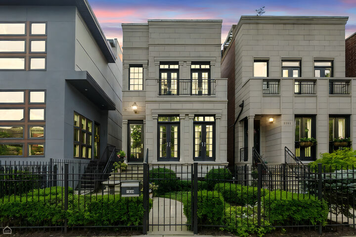 Property Photo:  2149 W Huron Street  IL 60612 