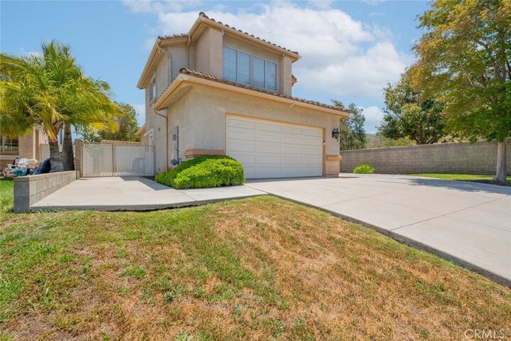 Property Photo:  2052 Chenault Place  CA 93065 