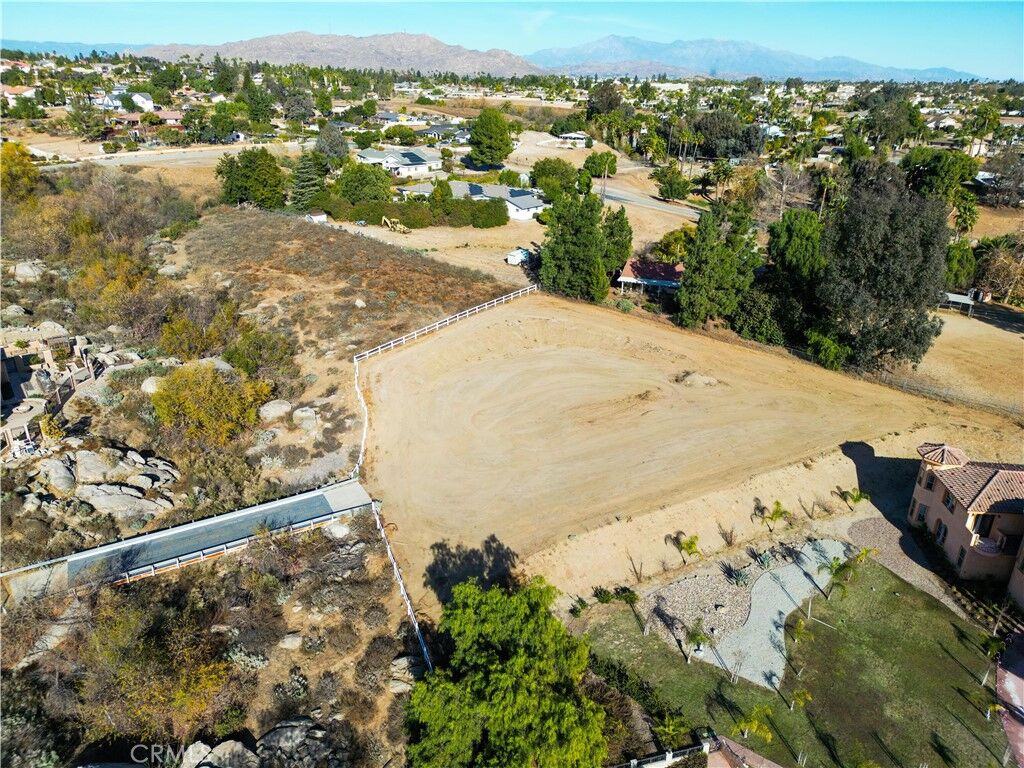 Property Photo:  14392 Merlot Court  CA 92508 