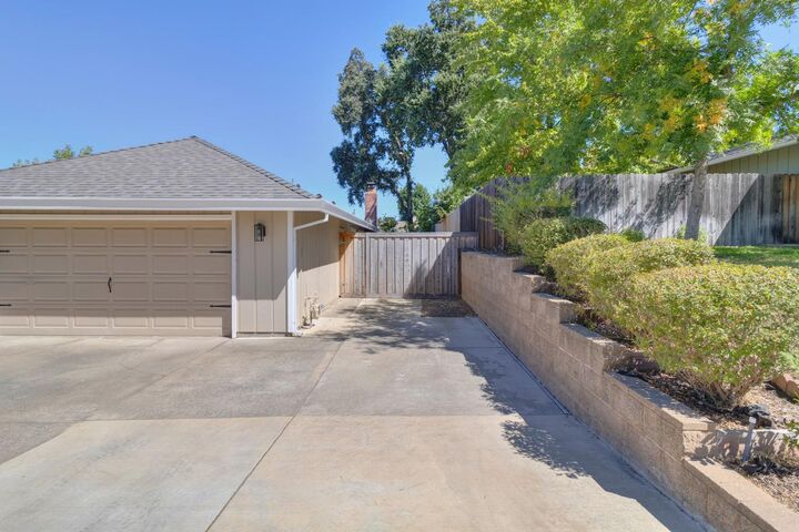 Property Photo:  1502 Crestmont Oak Drive  CA 95661 