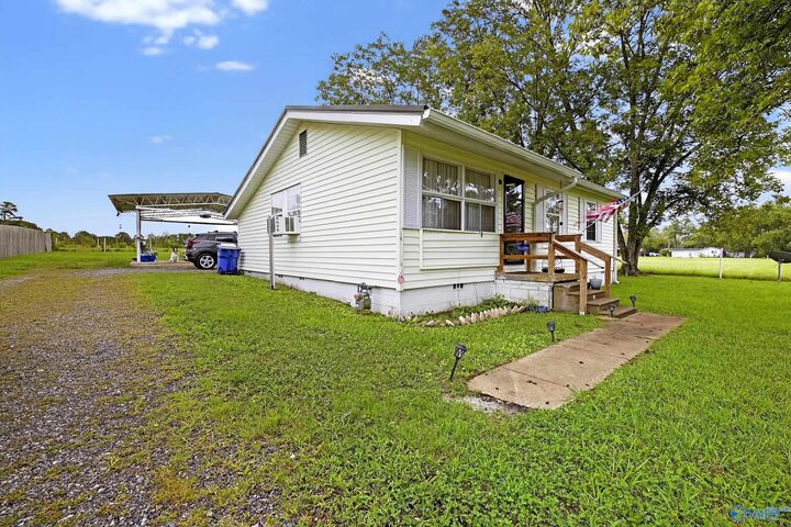 Property Photo: 996 Oakland Drive AL 35901