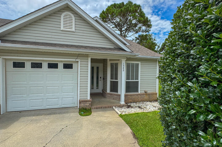 1342 Tiger Lake Drive  Gulf Breeze FL 32563 photo